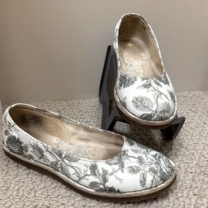 Doc Martens floral slip on flats (39/8)